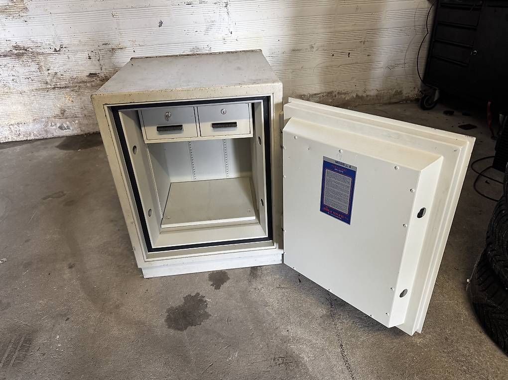Tresor: Joli Safe Modell 4 – Gebraucht aus Flawil von tomic_loya 1