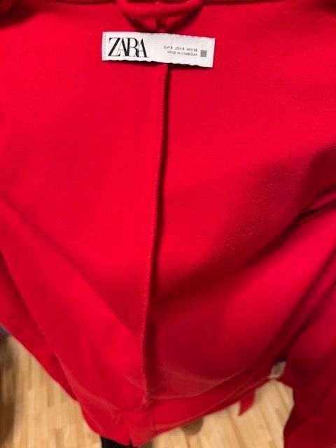 Zara Cappotti: Roter Mantel Zara Gr. S mit Kapuze – Usato da Winterthur venduto da projectcleanup 2
