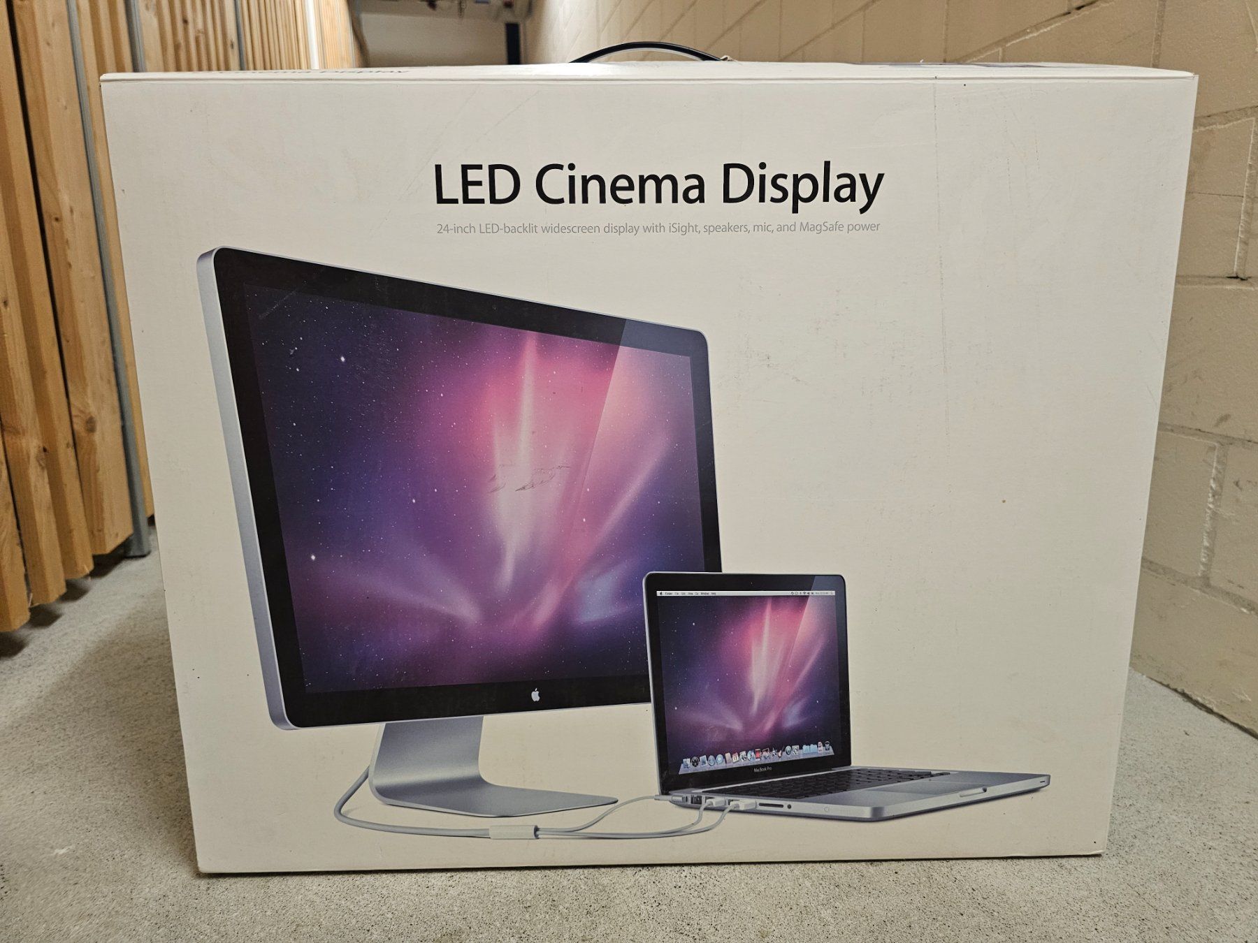 Apple Monitor: Apple Cinema Display + USB-C Adapter + Apple Maus – Nuovo (secondo la descrizione) da Wettingen venduto da dia_hv56