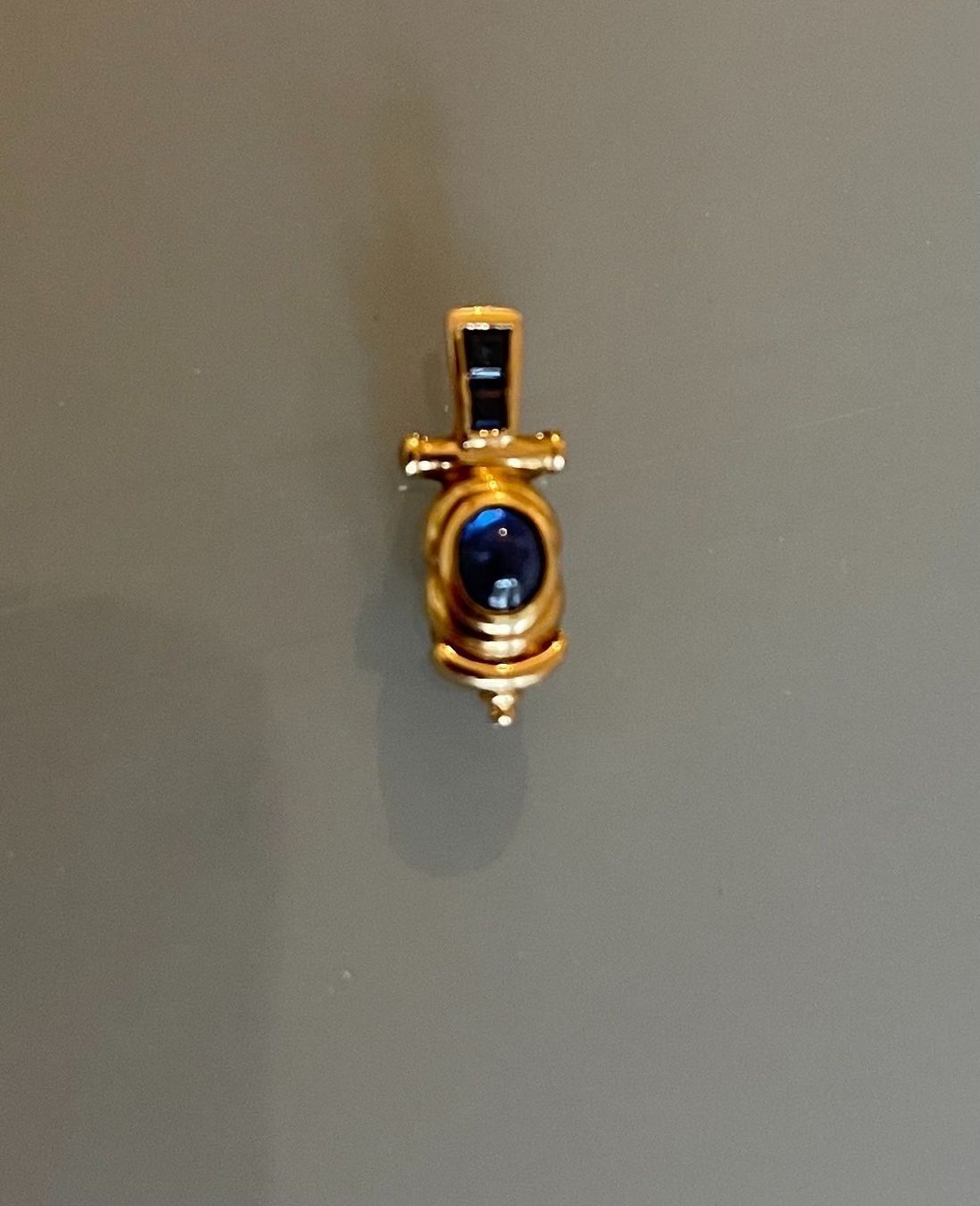 Ciondoli: Pendentif or jaune 18k  avec Saphirs – Usato da Genève venduto da Annilu