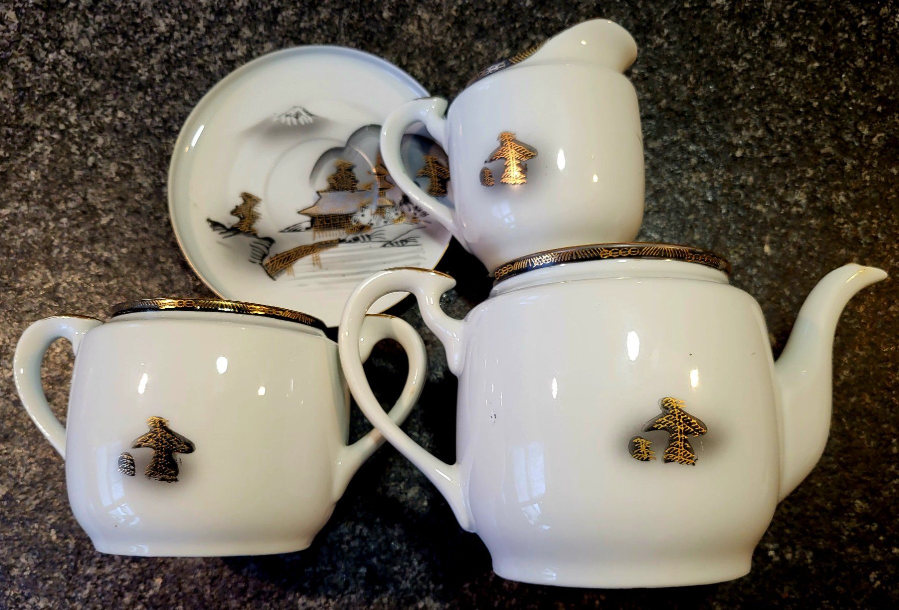 Set di piatti: Ensemble à thé Hayasi – Usato da Montet (Glâne) venduto da Koada2 8