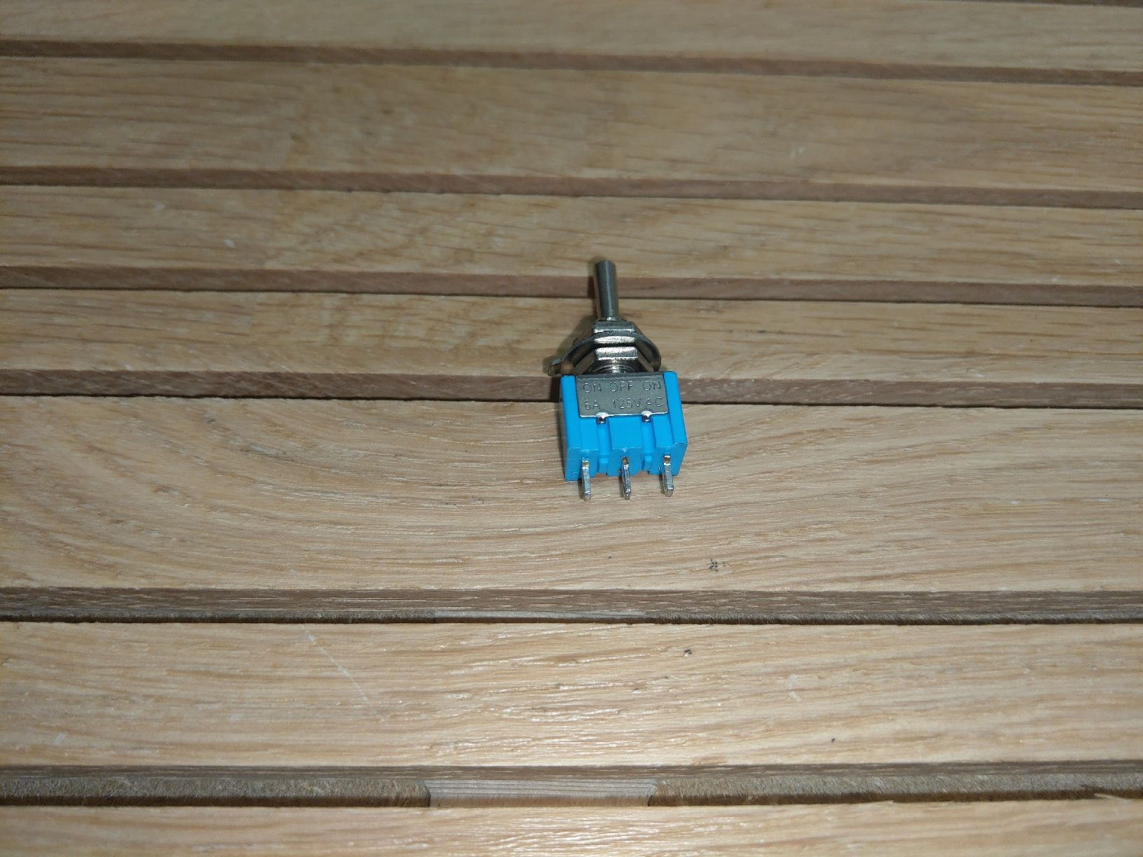 Schalter: Mini-Kippschalter AN/AUS/AN 3-PIN – Neu (gemäss Beschreibung) aus Neunkirch von MaElekt 1