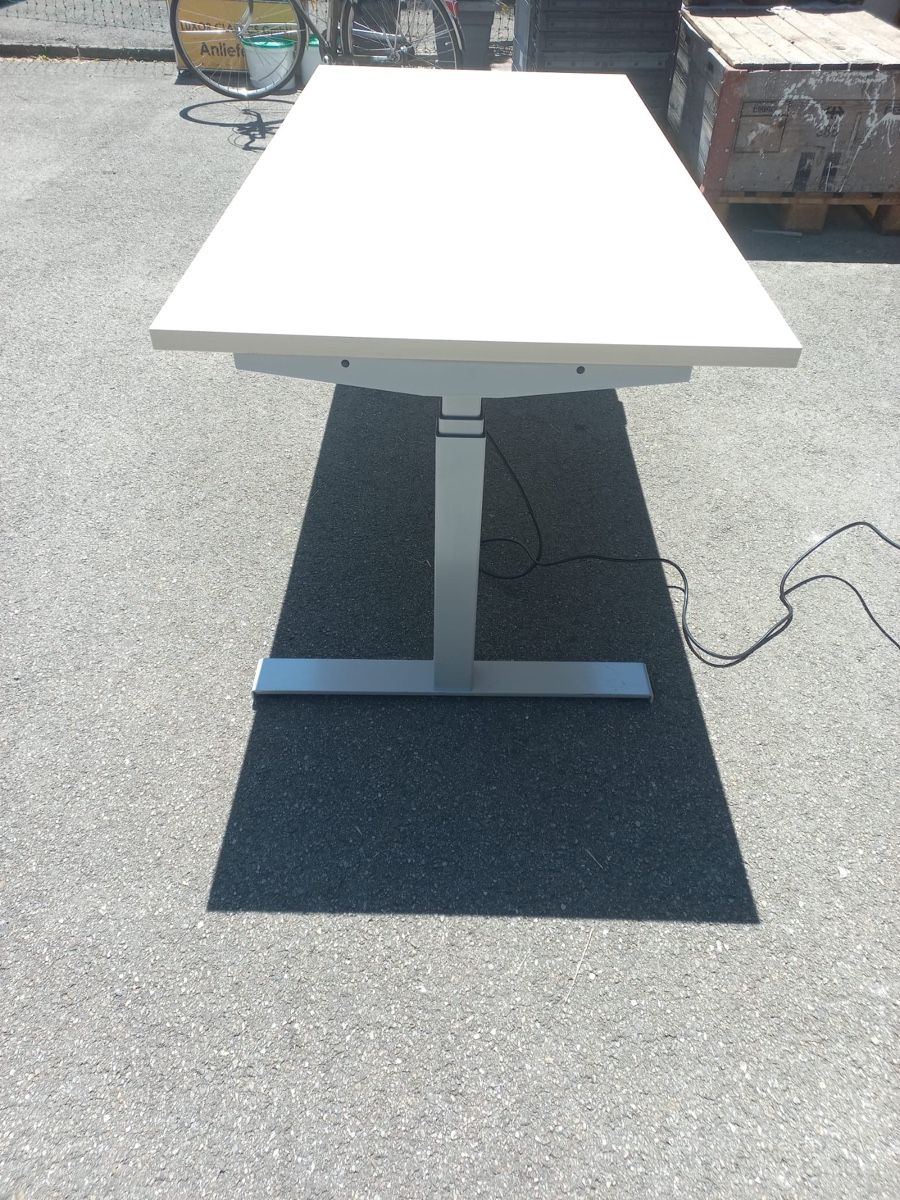 Tables: Tisch elektrisch höhenverstellbar – D'occasion à Rikon im Tösstal par Kurt_Goes_Classic 4