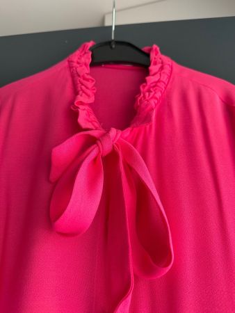 Pinke Bluse mit Rüschen, Grösse XS von Mango, neu!