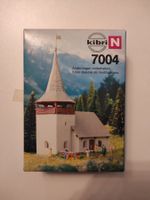 Dorfkirche, 9.5 x 7.5 x 13.5cm, Bausatz von Kibri N