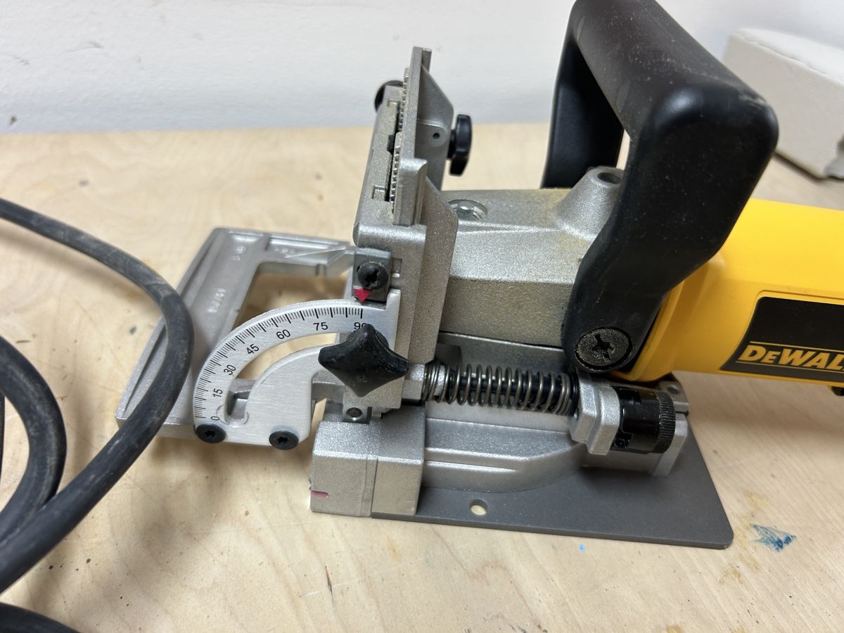 Tutte le macchine: DeWalt Flachdübelfräse DW682K  – Usato da Uster venduto da Stromboli7 1