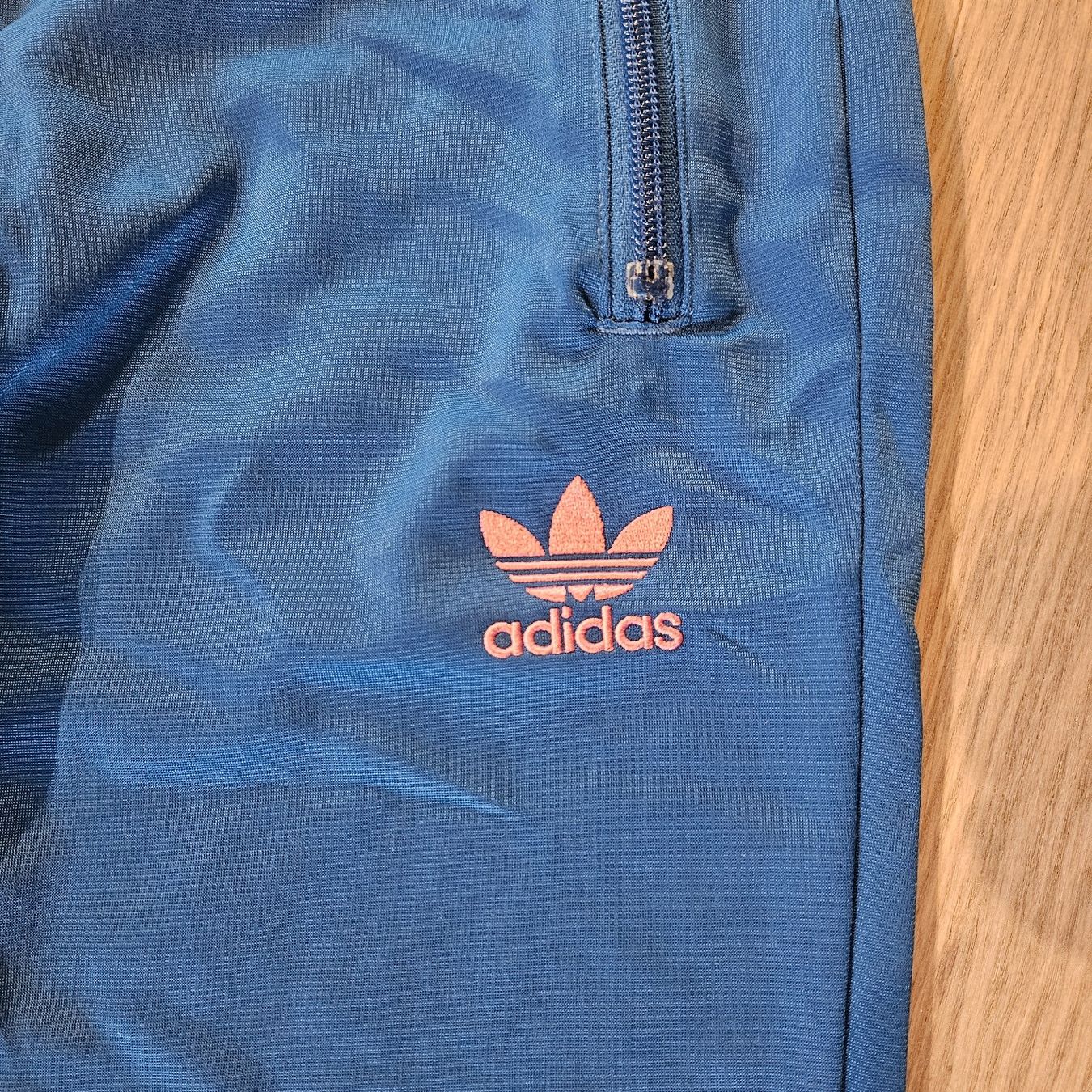 Adidas Hosen: Adidas Trainerhose – Gebraucht aus Rüschlikon von niwa 1