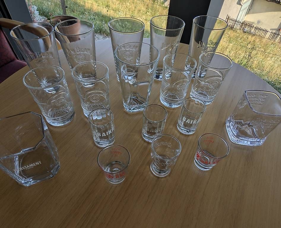 Bicchieri: Jim Beam, Jameson, Russian Standard, Soplica Gläser. – Usato da Uznach venduto da Supermitglied 2