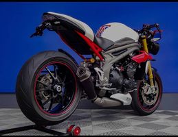 UNIKAT! Triumph Speed Triple R 1050 | Top Zustand | Extras!
