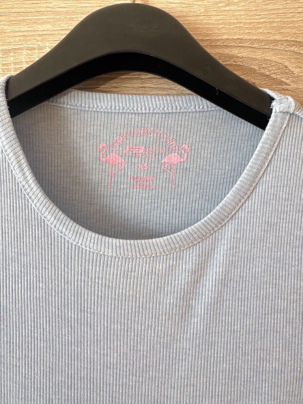 T-shirt: Crop top bleu pâle – Usato da Montreux venduto da Izapechee 1