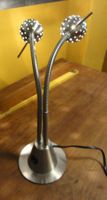 Tischlampe mit zwei biegsamen Armen, silber matt