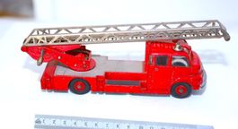 VINTAGE FEUERWEHR DREHLEITER LKW  DINKY TOYS1:43 GANZ METALL