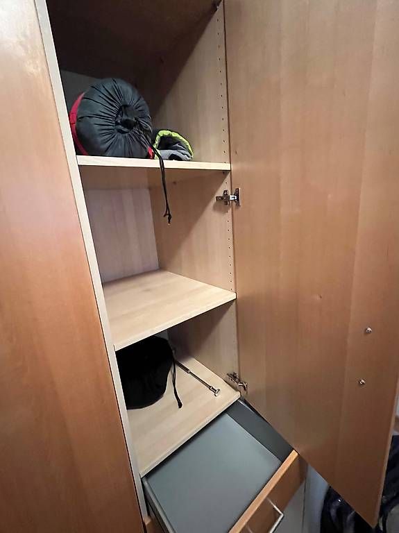 Ikea Armadi: IKEA PAX Kleiderschrank in Birke – Usato da Ennetbürgen venduto da Leibniz 1