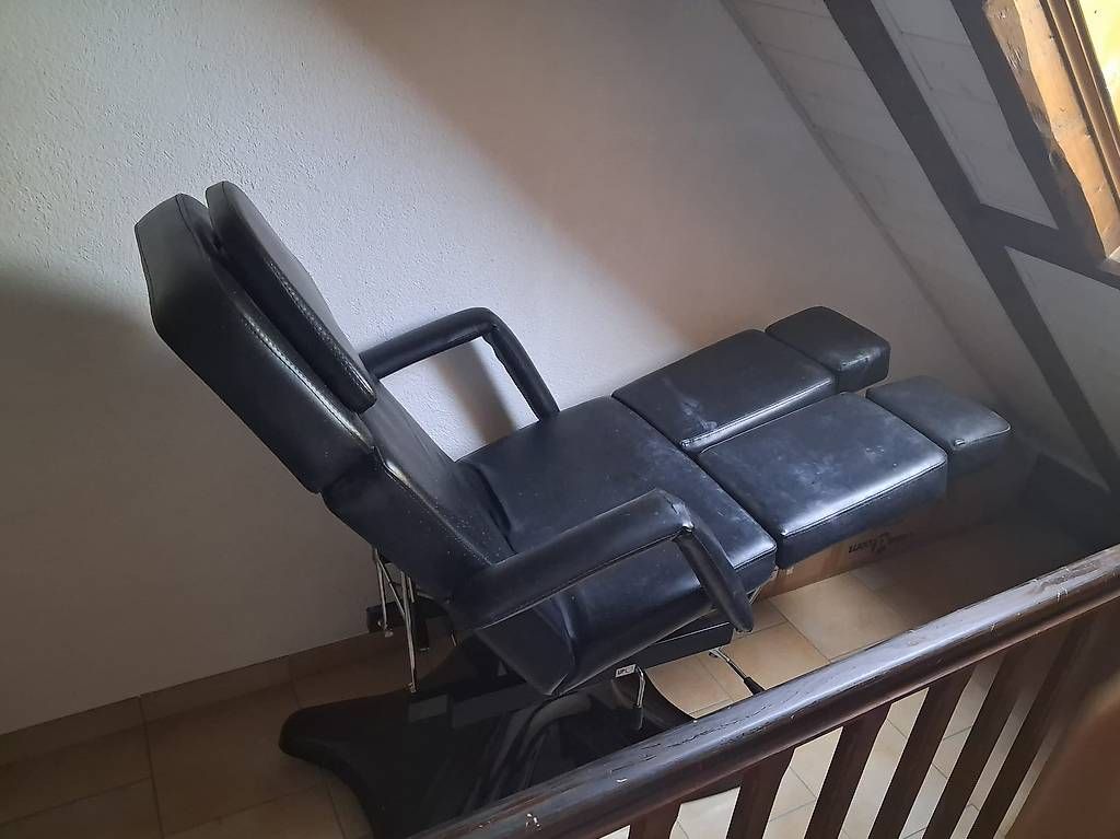 Poltrone: **Table de tatouage / massage modulable  GRATUIT** – Usato da Montbrelloz venduto da sun_926r