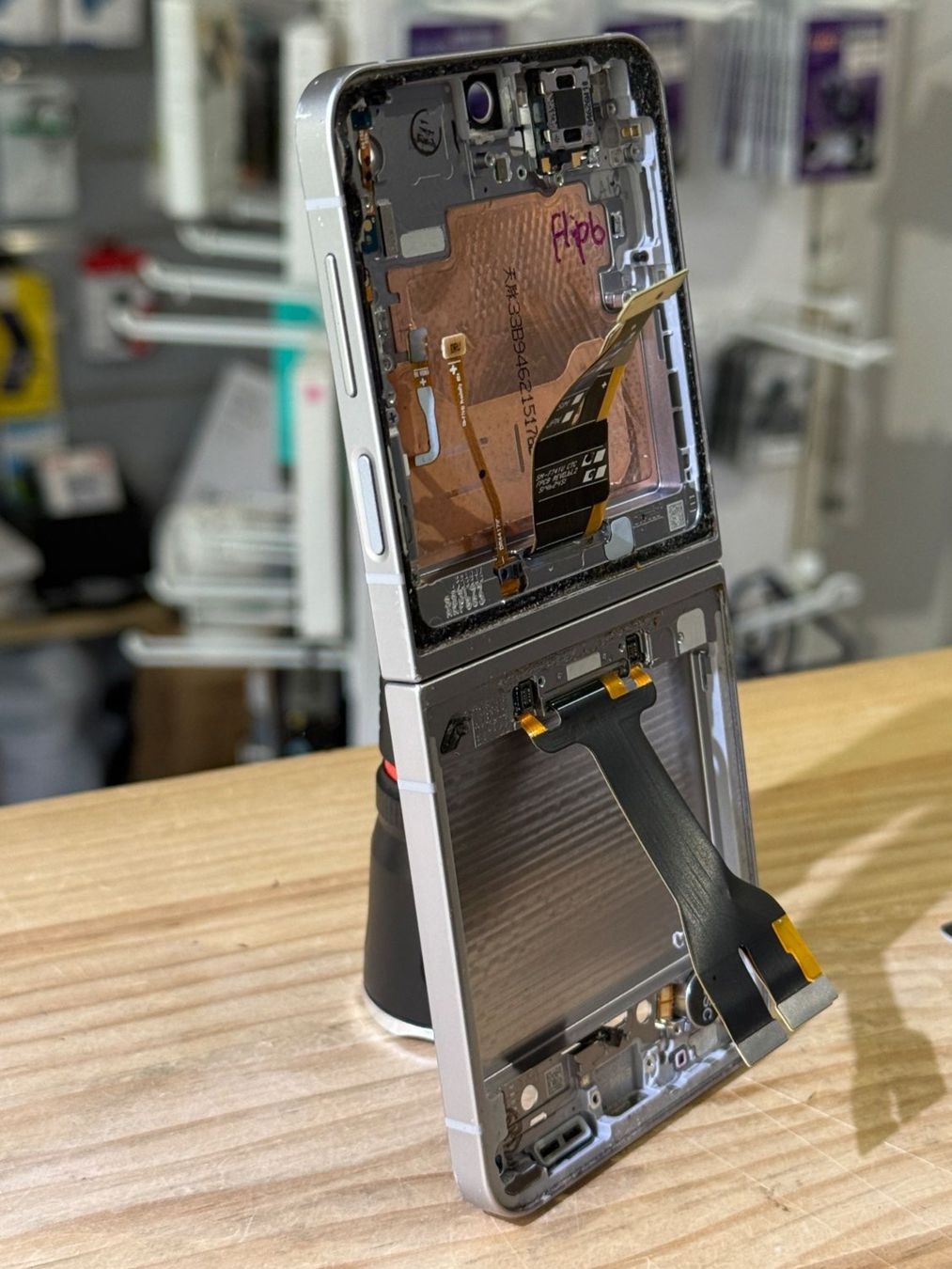 Samsung Telefoni cellulari / Smartphones: Châssis vide Galaxy Z flip 6 Titane – Usato da Morges venduto da DA-repa 3