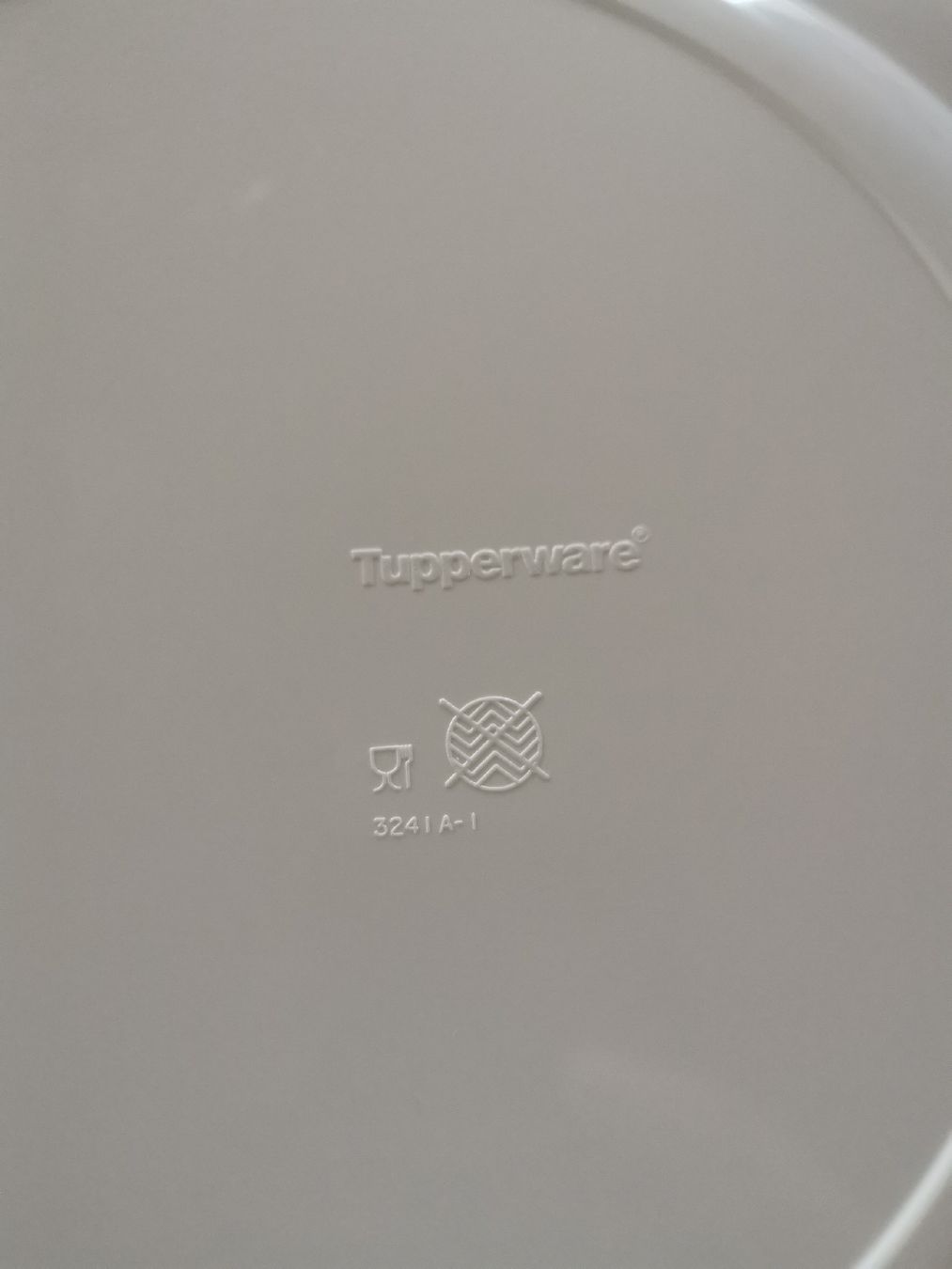 Tupperware Piatti: Neu!! Tupperware Teller-Set, dunkelblau, Camping 8-teilig – Nuovo (secondo la descrizione) da Hergiswil NW venduto da Angfri 1