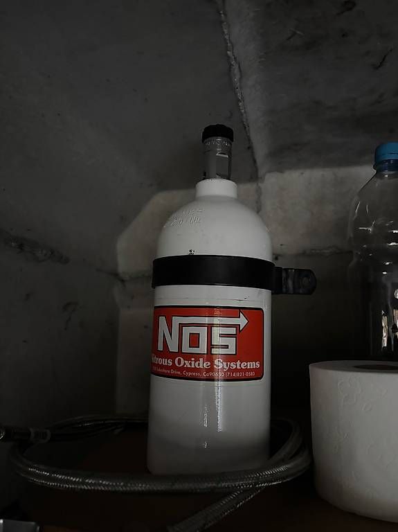 Gas-Geräte & -Technik: Lachgas Flasche Motorrad / Auto – Gebraucht aus Schaffhausen von hallovater