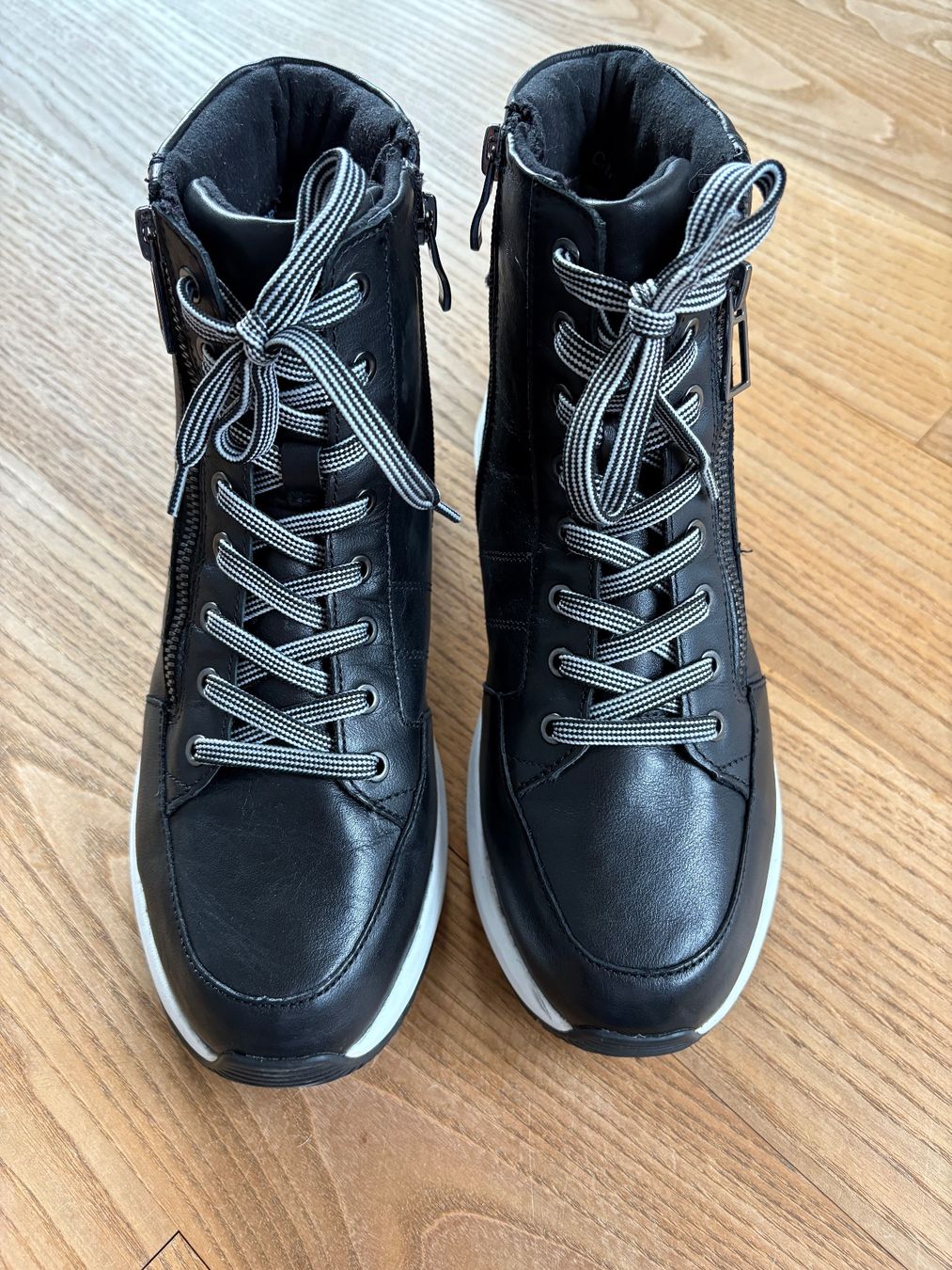 Scarpe da donna: Caprice Leder Stiefeletten Gr 39 – Usato da Uerkheim venduto da ruthb2112 1