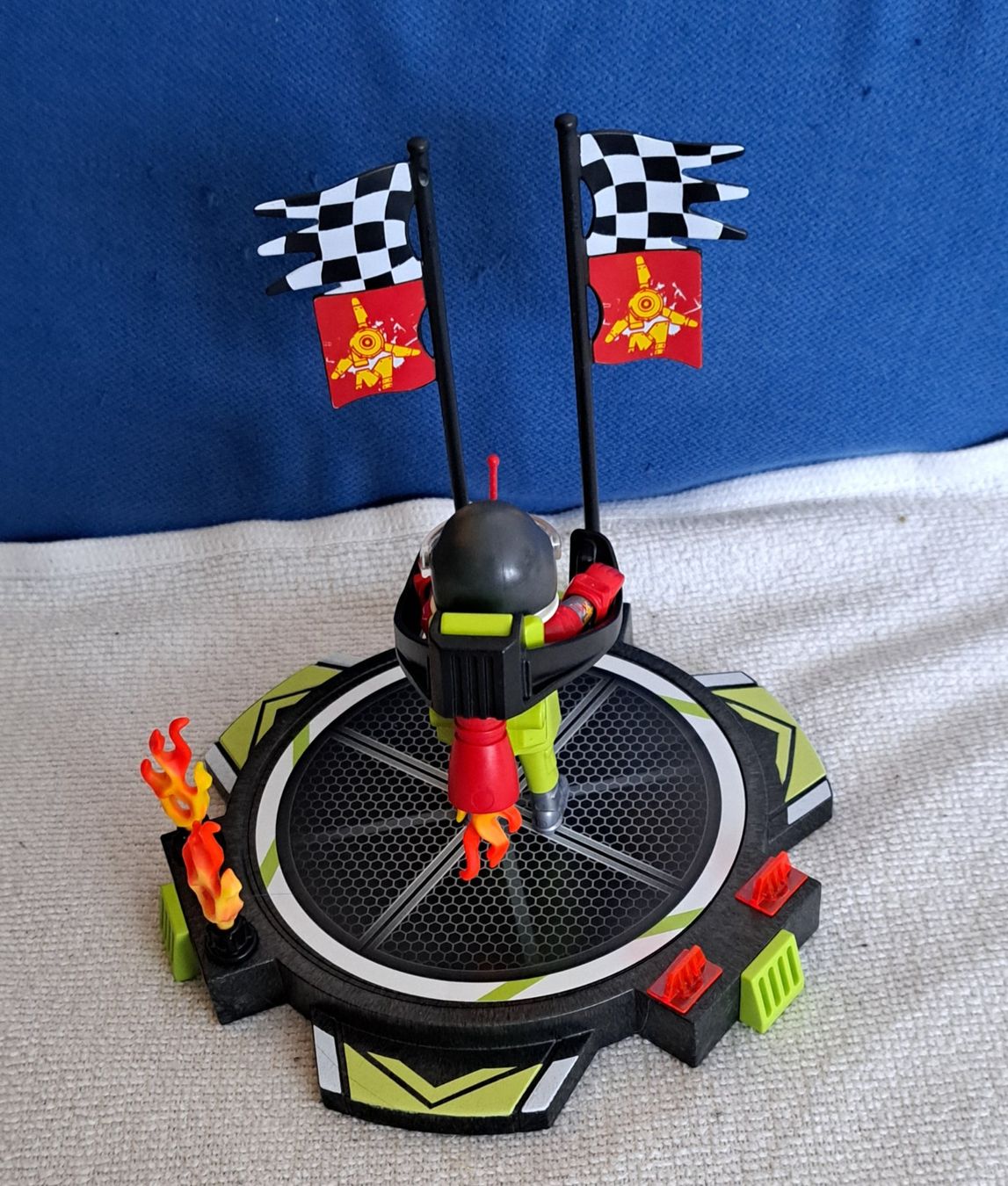 Statuette: Playmobil Stuntman Show mit Jetpack – Usato da Breitenbach venduto da Lucky0518 1