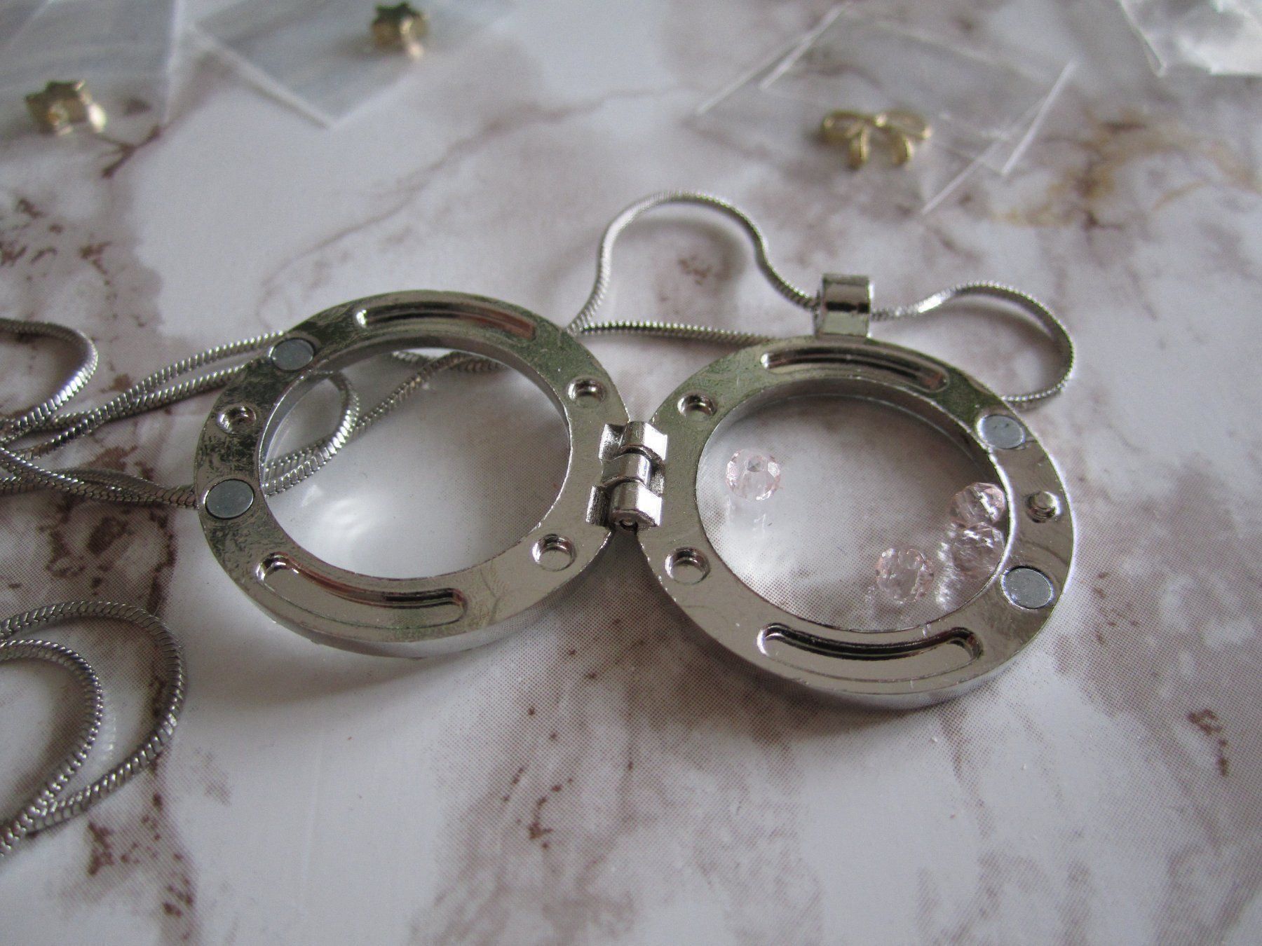 Catenine: Collier avec pendentif interchangeable – Usato da Lausanne venduto da Kmm03 4