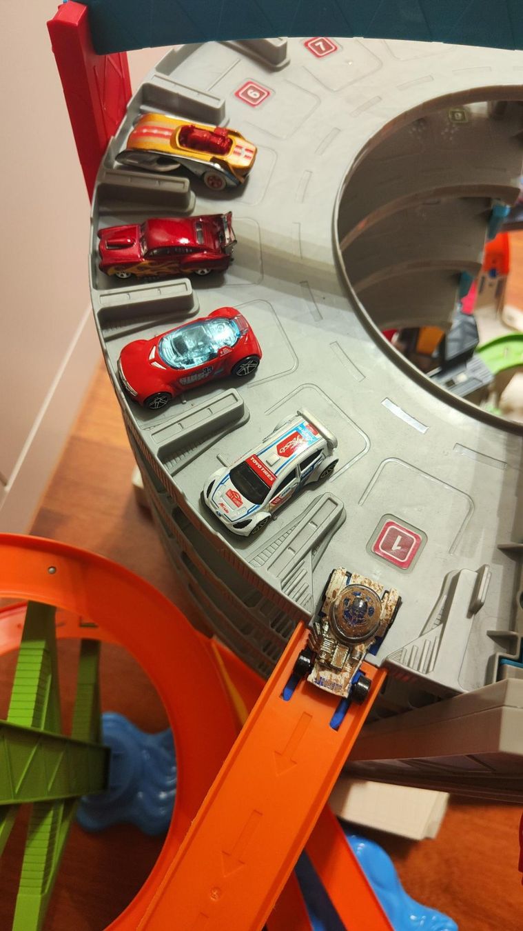 Hot Wheels Spielzeuge: Hot Wheels City Megacity Parking Garage – Gebraucht aus Dietikon von mic_5rjw 4