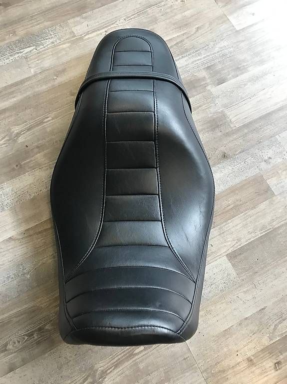 Alle Motorradersatzteile: Harley Davidson "Dyna" Sattel – Gebraucht aus Schlieren von motostyling