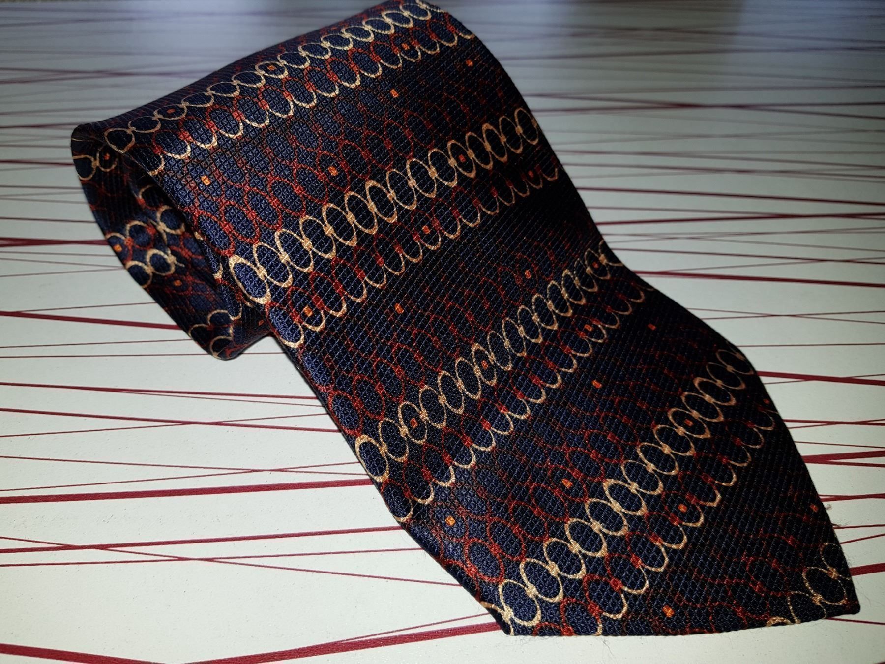 Cravatte: Cravate en soie/Seiden Krawatte  GUY LAROCHE – Usato da Cossonay-ville venduto da Super-Price-Quality 1