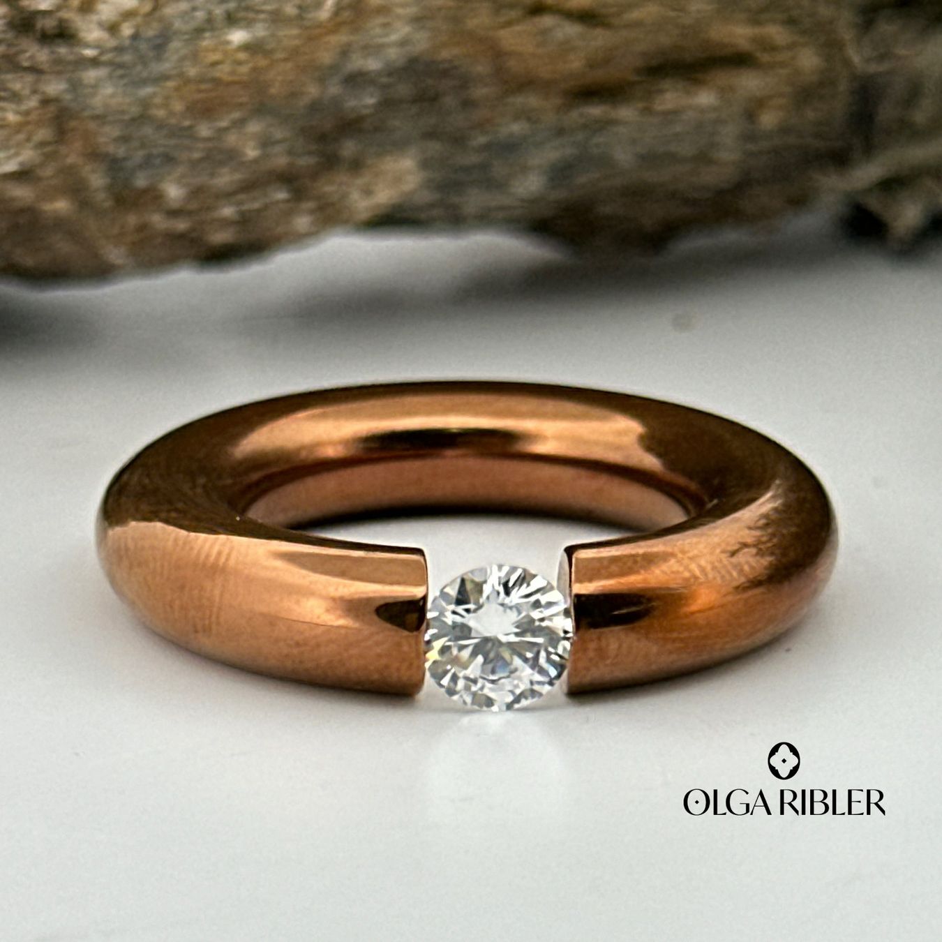 Olga Ribler Anelli: Edelstahl 6 mm  Ring mit Zirkonia Gr 62 – Nuovo (secondo la descrizione) da Luzern venduto da Schmuckoutlet