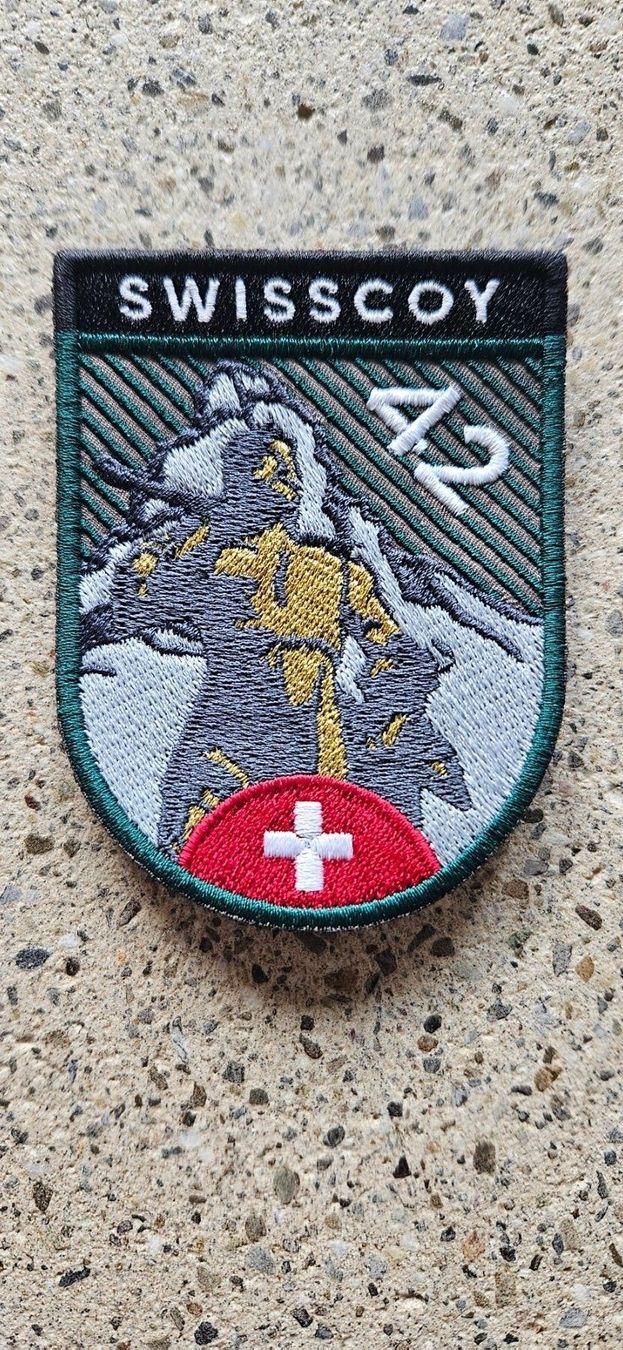 Schweizer Armee Placchette & Badge: *** Badge Swisscoy 42 mit klett *** – Nuovo e nell'imballaggio originale da Riedholz venduto da fr_sIruP