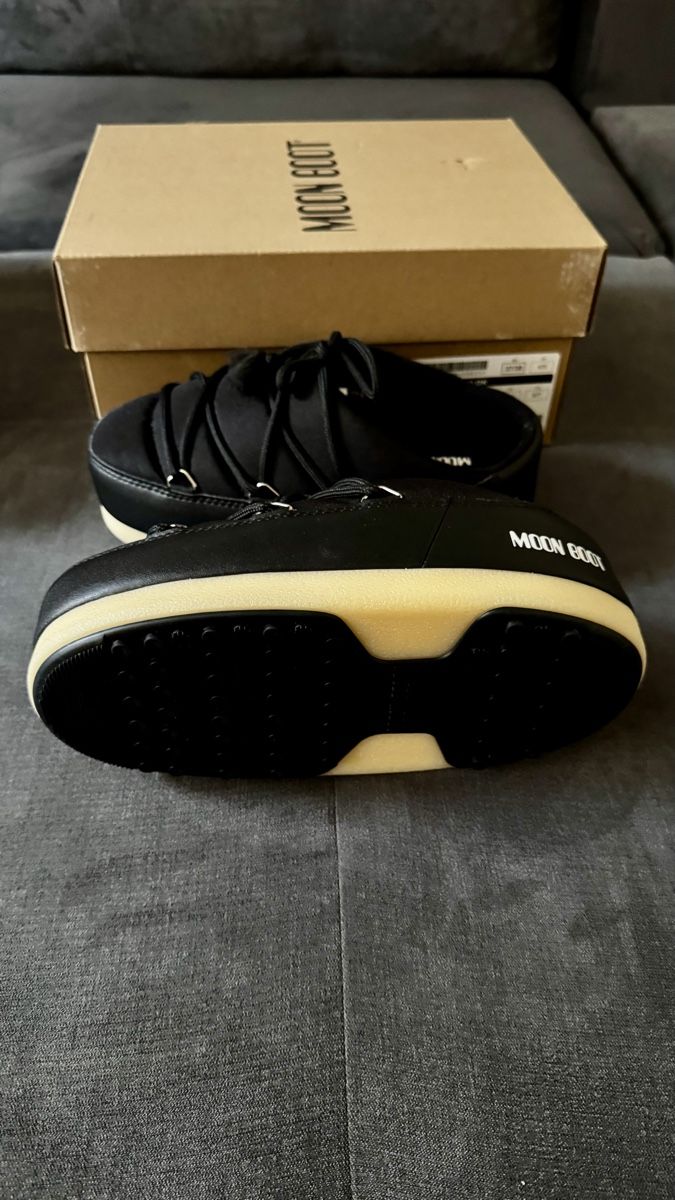 Moon Boot Scarpe da donna: Moon Boot Pantoletten schwarz NEU – Nuovo e nell'imballaggio originale da Immensee venduto da ann_k2rk 2