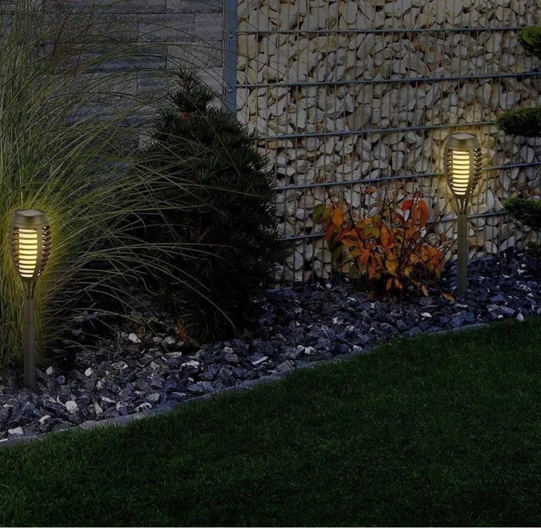 Lampen: 2 LED-Solar-Gartenfackeln mit Flammeneffekt – Neu und originalverpackt aus Basel von Seifehuesli 2