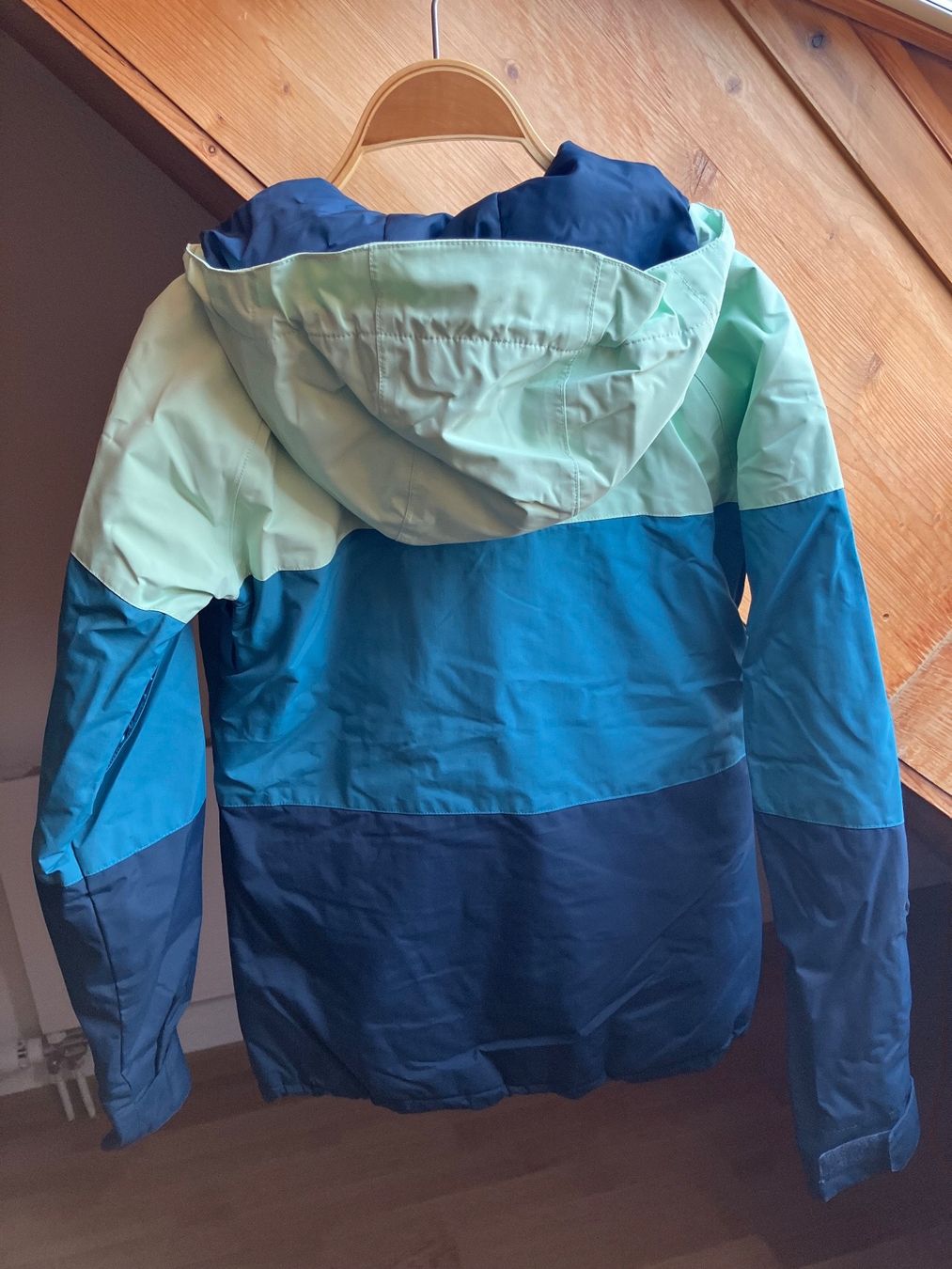 Burton Giacche: gestreifte Ski-/Snowboardjacke XS – Usato da St. Gallen venduto da andreav. 1