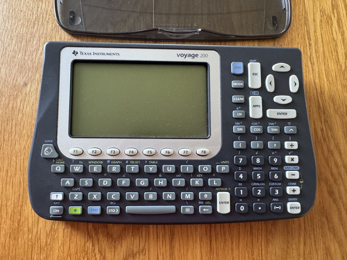 Texas Instruments Taschenrechner: TI voyage 200 – Gebraucht aus Glattpark(Opfikon) von MadMarc17