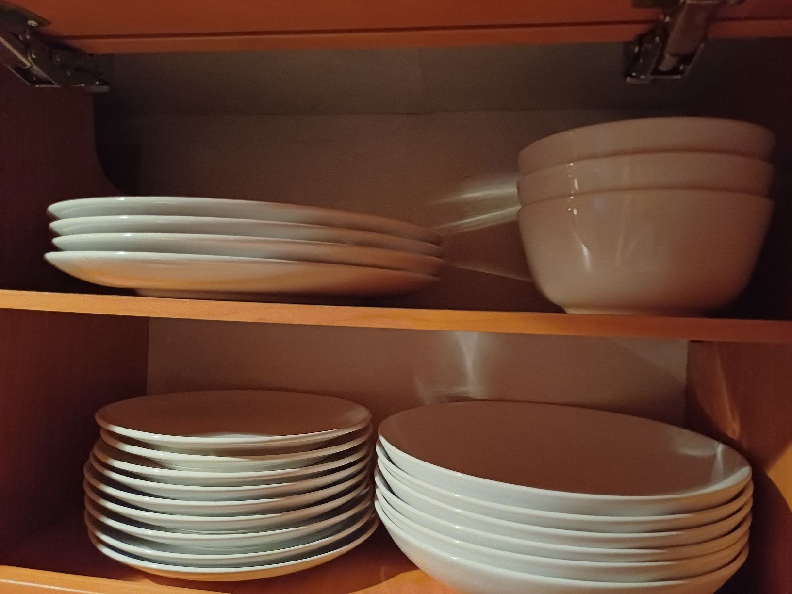 Ikea Set di piatti: IKEA Geschirrset – Usato da Windlach venduto da lanuj