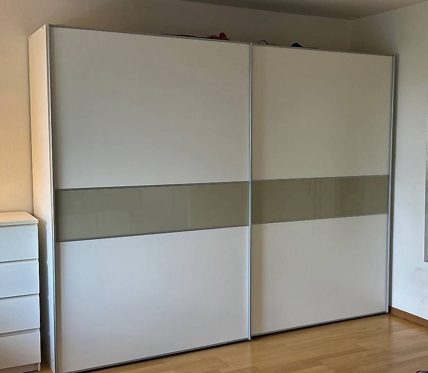 Pfister Armadi: Armoire à habits – Usato da Lausanne venduto da Geo6