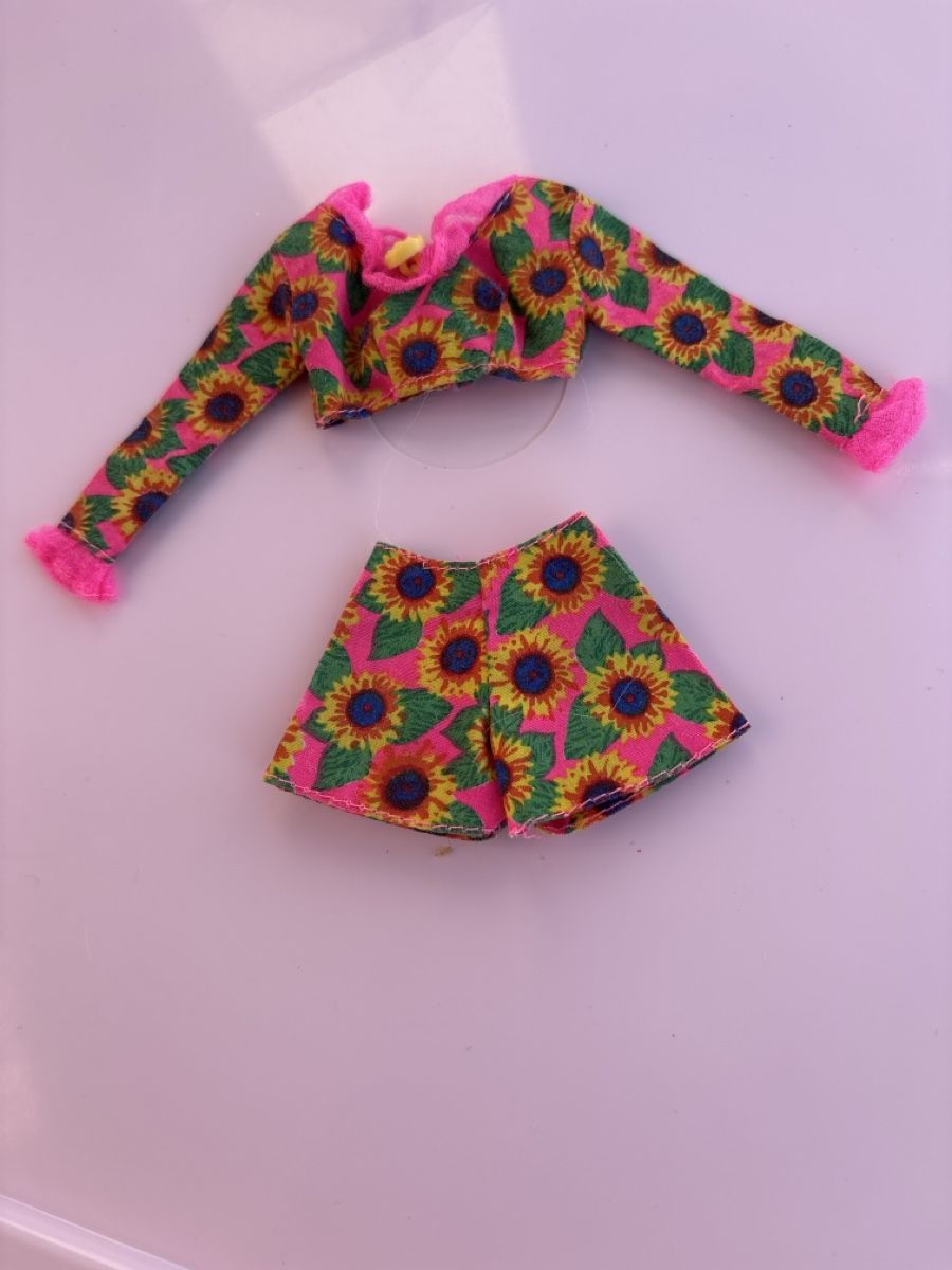 Puppen: Barbie Sunflower, Kleiderset – Gebraucht aus Zürich von Sundaygirl