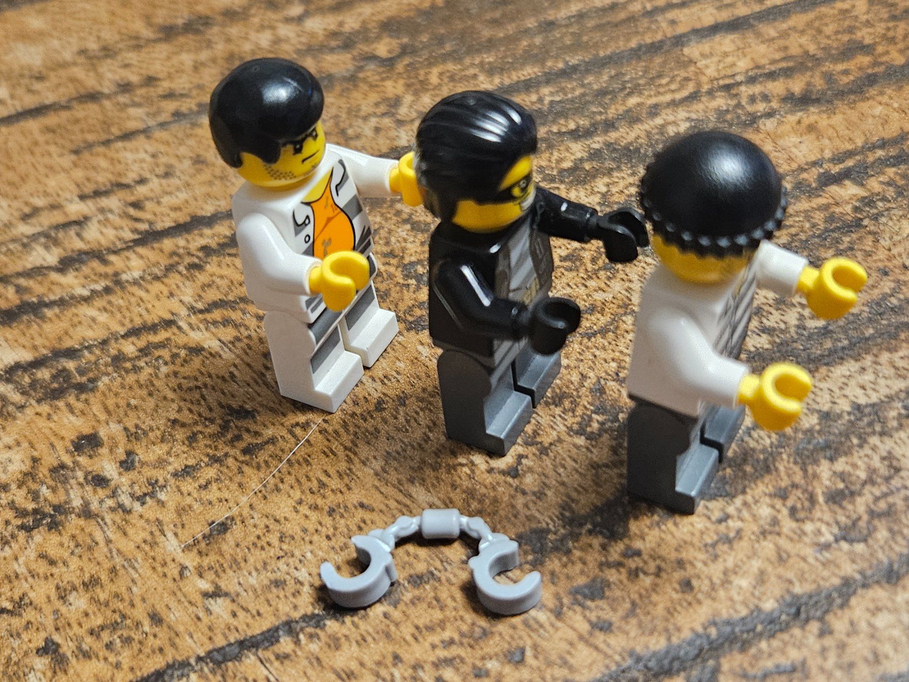 Lego Kit di costruzioni: lego lot de 3 figurines – Usato da Confignon venduto da Ecrofigs 3