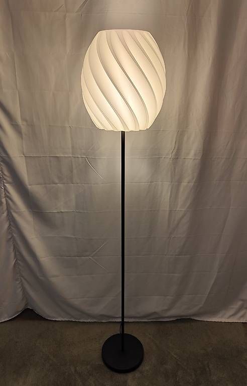 Lampen: Design-Ständerlampe «Model P»  Atelier4B – Gebraucht aus Roggwil BE von atelier4b 3