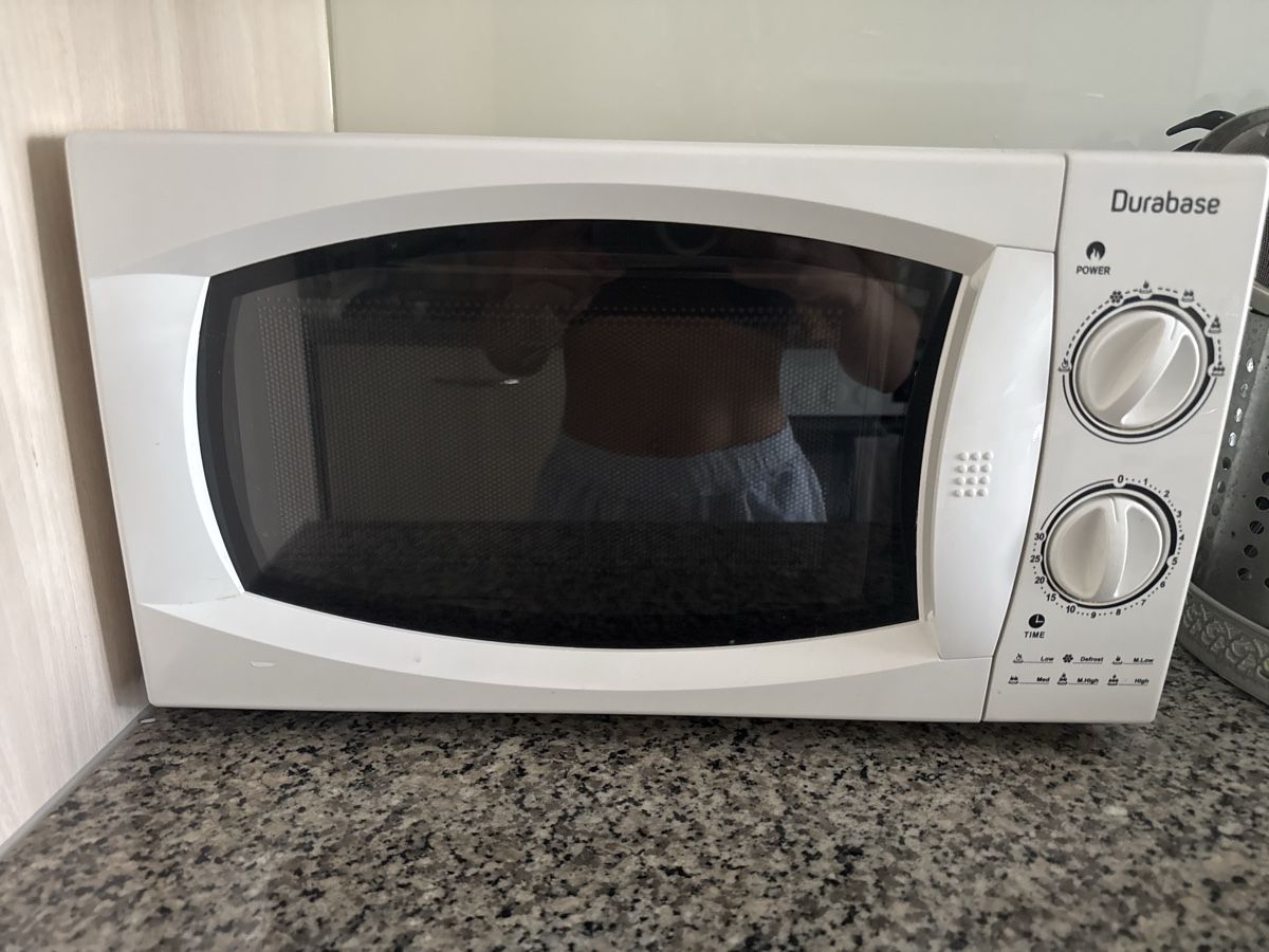Durabase Appareils de cuisine: DURABASE Mikrowelle weiss gute Funktion – Neuf (Voir description) à Zürich par Miiiich__elle