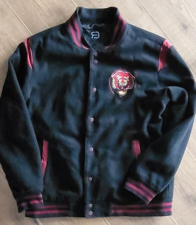 College Jacke Gr. L schwarz/rot Stickerei