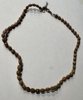 Elegante Halskette mit braunen Perlen