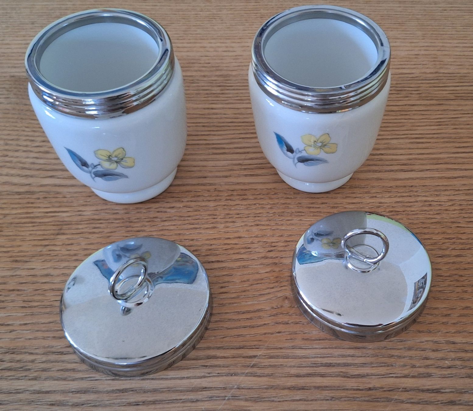 Royal Worcester Altre Stoviglie: Royal Worcester Eierbecher Set, Vintage Design – Usato da Adlikon b. Andelfingen venduto da Kraemse 2