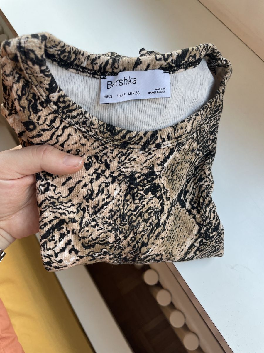 Bershka Top: Langarmshirt/Top, Schlangenmuster Schlangen Optik, Gr. S – Nuovo (secondo la descrizione) da Zürich venduto da Carlajimena 3