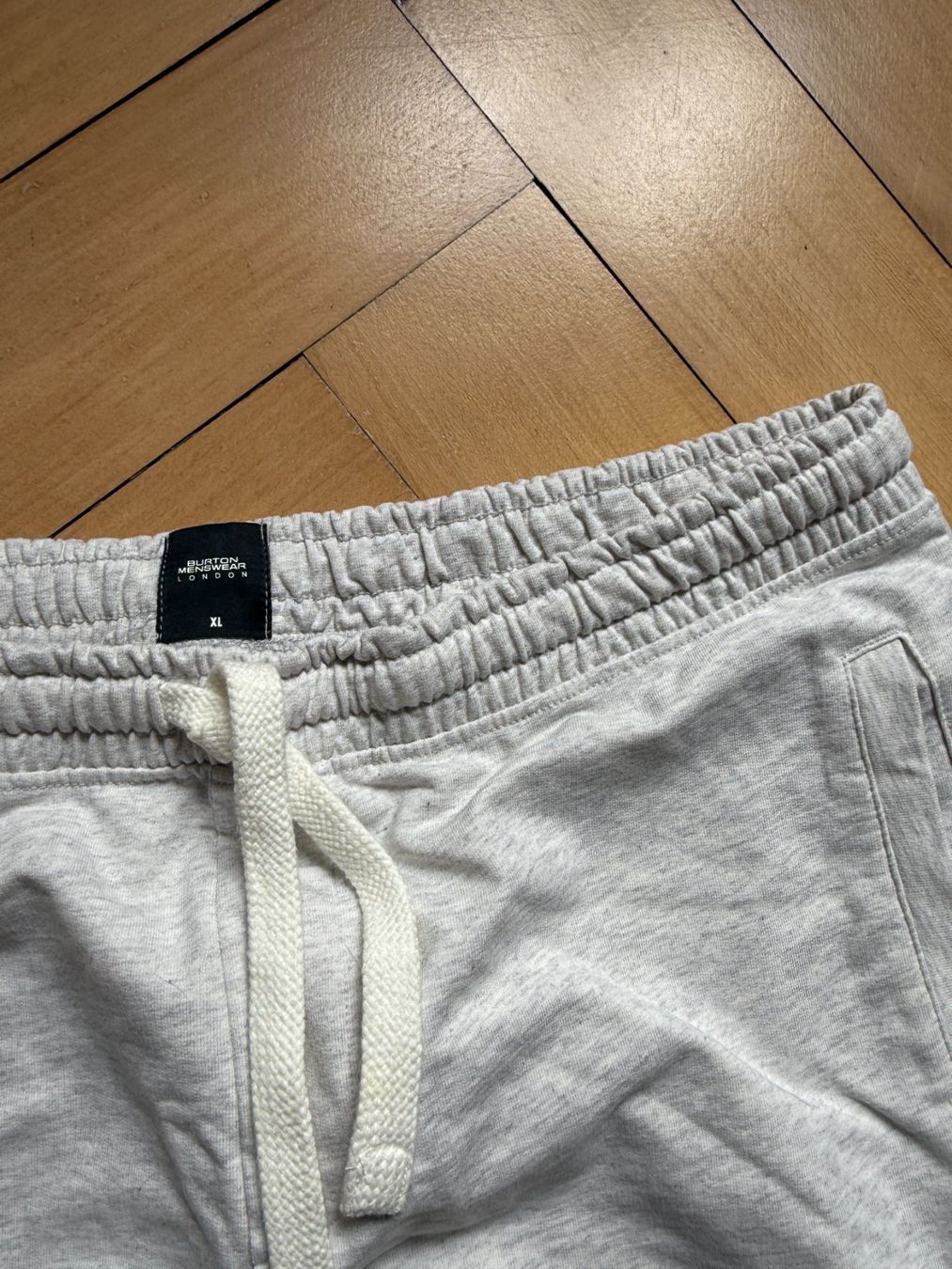 Burton Pantalons: BURTON - Sweatshorts hellgrau meliert XL – D'occasion à Zürich par Diazaio 1