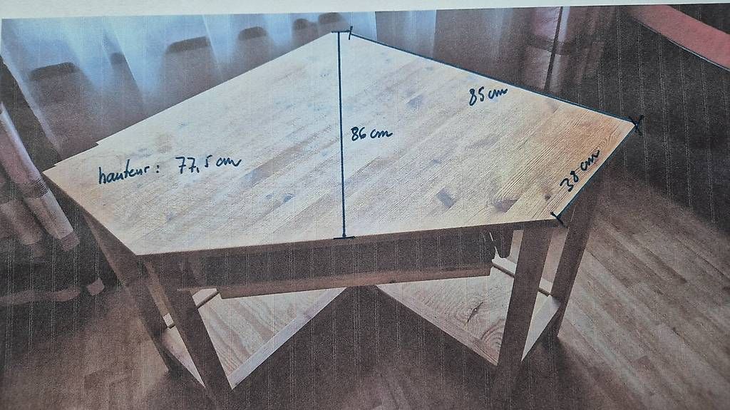 Bureaux: Table d'angle pour ordinateur – D'occasion à Cornaux NE par Provins 2