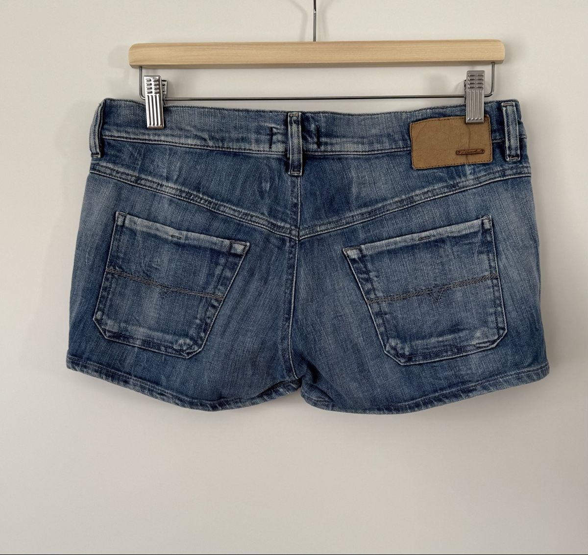Diesel Pantaloni: Diesel Damen Shorts Jeans Grösse 36 – Usato da Flumenthal venduto da Krajan 2