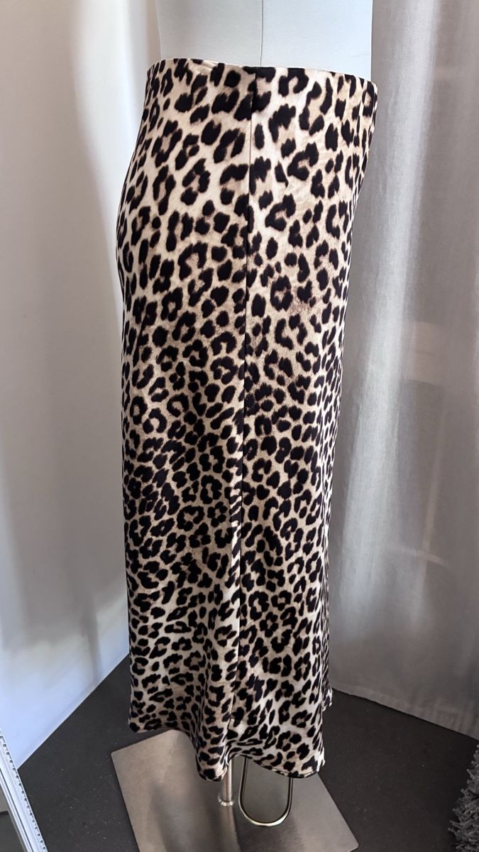 H&M Gonne: Rock mit Leopardenmuster Laenge 86cm NEU – Nuovo (secondo la descrizione) da Bäretswil venduto da Viechel 1