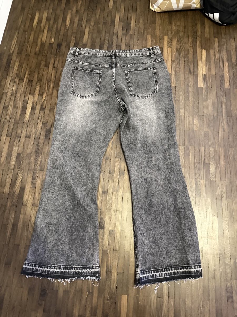 Jeans: Flared Jeans brandnew – Neu (gemäss Beschreibung) aus Chur von sil_v7n6 1