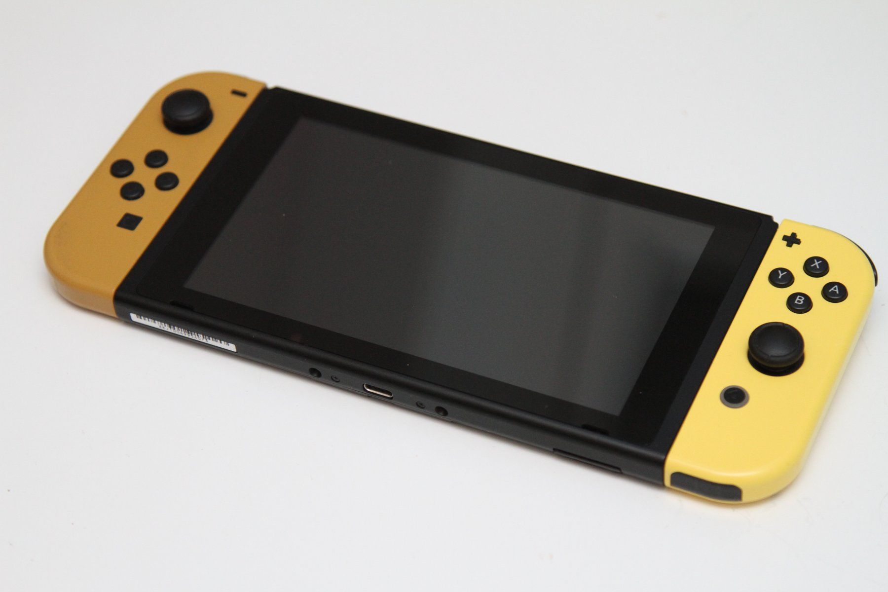 Nintendo Console: Nintendo Switch Pokémon Let's Go Edition – Usato da Basel venduto da camelot99 1