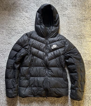 Veste Nike Sportswear S (taille grand ~M) en parfait état !